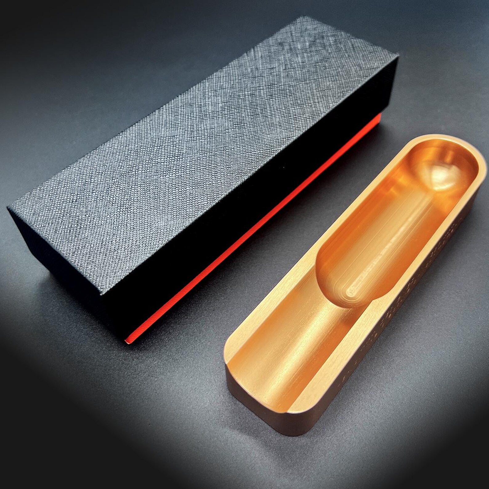 Minimalist Cigar Ashtray - Travel-Friendly Metal Cigar Rest, Elegant Smoking Accessory, Gift for Cigar Enthusiasts